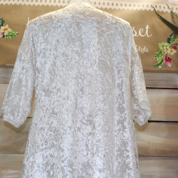 White Velvet Kimono - Picture 3 of 8